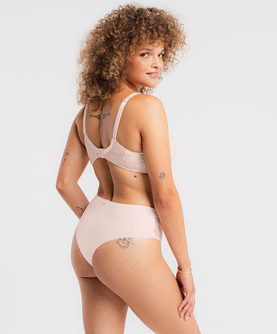 Louisa Bracq - Albanach Boxer - Bambolina’s Boutique
