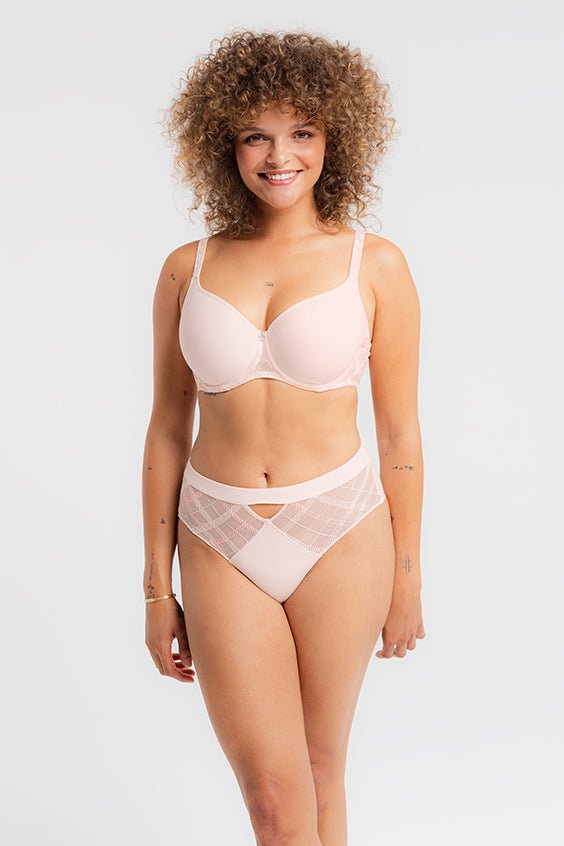 Louisa Bracq - Albanach Boxer - Bambolina’s Boutique