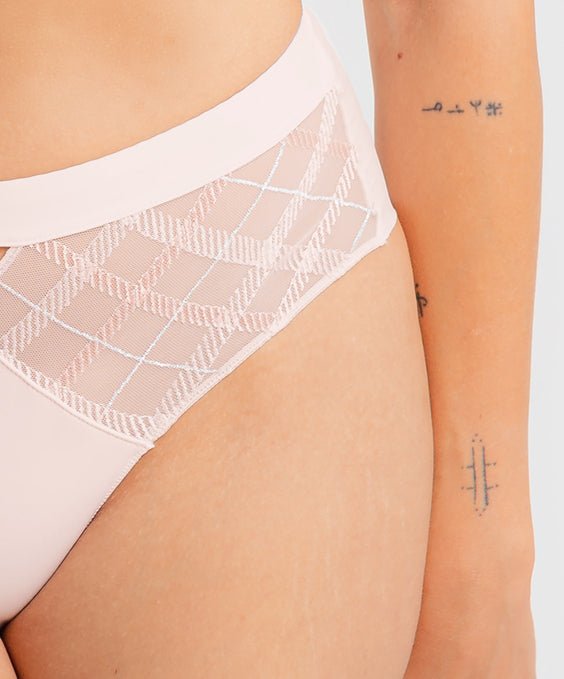 Louisa Bracq - Albanach Boxer - Bambolina’s Boutique